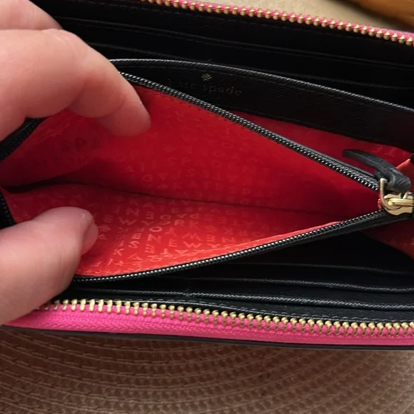 Kate Spade Wallet zip around lots pockets never used - Picture 4 of 8